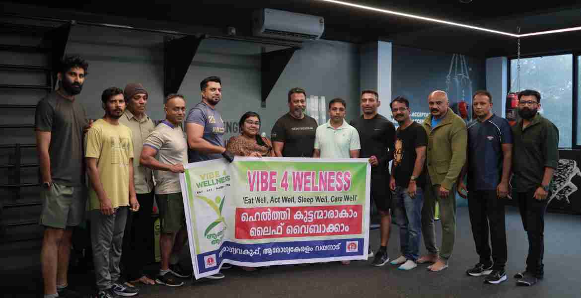 ആരോഗ്യകരമായ ജീവിതരീതി പ്രോത്സാഹിപ്പിച്ചു കൊണ്ട് ജീവിതശൈലീ രോഗങ്ങളിൽ നിന്ന് ജനങ്ങളെ സംരക്ഷിക്കുകയെന്ന ലക്ഷ്യത്തോടെ ആരോഗ്യ വകുപ്പിന്റെയും ആരോഗ്യ കേരളത്തിന്റെയും ആഭിമുഖ്യത്തിൽ സംസ്ഥാന തലത്തിൽ നടപ്പിലാക്കുന്ന ആരോഗ്യം ആനന്ദം- വൈബ് 4 വെൽനെസ് ക്യാംപയിനിന്റെ ജില്ലാതല പ്രീലോഞ്ചിങ്‌ പരിപാടികൾ കൽപ്പറ്റയിൽസിനിമാതാരവും ഫിറ്റ്നസ് കോച്ചുമായ അബൂ സലീം വർകൗട്ട് ഫോർ വെൽനസിലൂടെ പ്രീലോഞ്ചിങ്ങ് പരിപാടികൾ ഉദ്ഘാടനം ചെയ്തു.