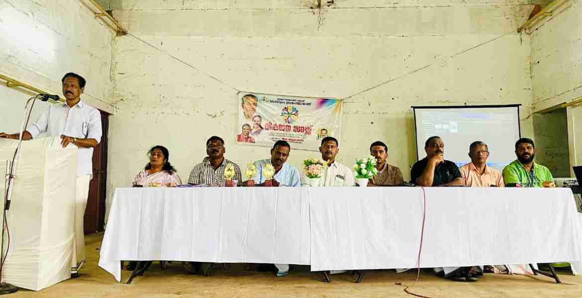 കോയിപ്രം ഗ്രാമപഞ്ചായത്ത്  വികസന സദസ് പുല്ലാട് സെന്റ് ആന്റണീസ് പാരിഷ് ഹാളില്‍ ജില്ലാ പഞ്ചായത്ത് അംഗം അഡ്വ. ഓമല്ലൂര്‍ ശങ്കരന്‍ ഉദ്ഘാടനം ചെയ്യുന്നു
