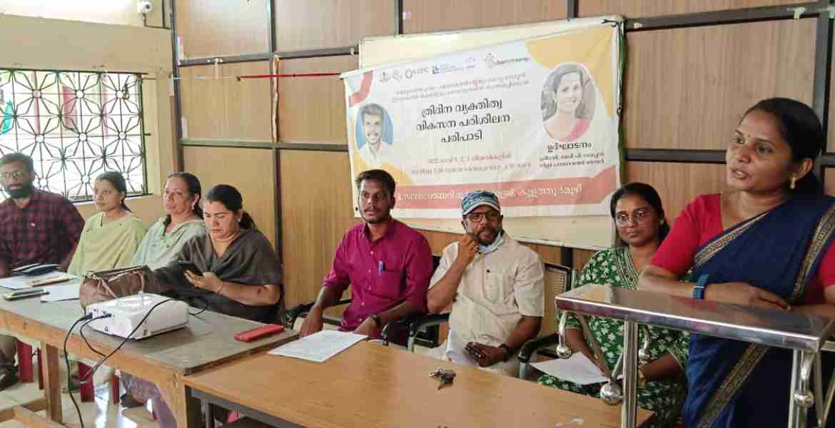 ത്രിദിന വ്യക്തിത്വ വികസന പരിശീലന ഉദ്ഘാടനം ജില്ലാ പഞ്ചായത്ത് അംഗം രാജി പി രാജപ്പന്‍ നിര്‍വഹിക്കുന്നു