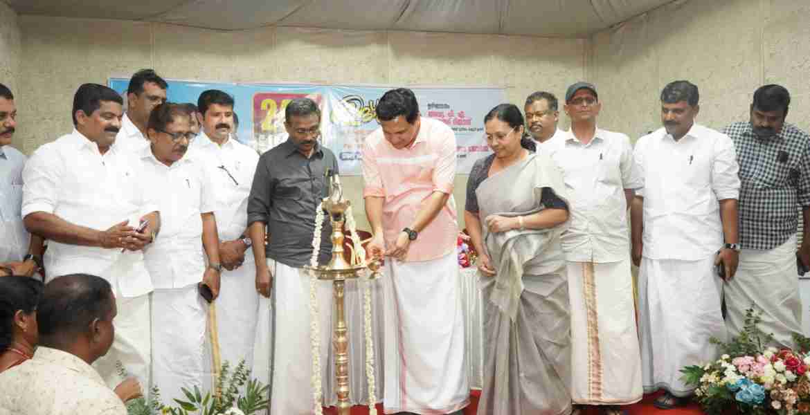 കുമ്പഴ ലിജോ ഓഡിറ്റോറിയത്തില്‍ നഗരത്തിലെ വിവിധ റോഡുകളുടെ ഉദ്ഘാടനം മന്ത്രി മുഹമ്മദ് റിയാസ് നിര്‍വഹിക്കുന്നു