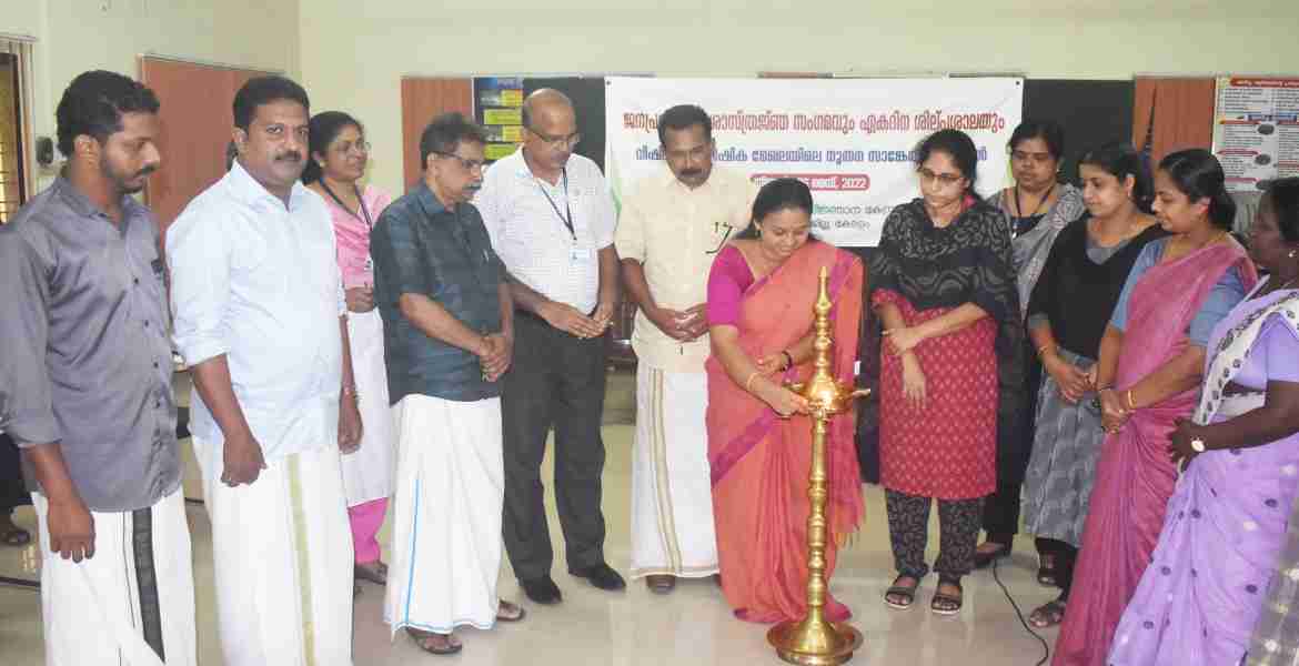 മല്ലപ്പള്ളി ബ്ലോക്ക് ജനപ്രതിനിധി ശാസ്ത്ര സംഗമം ജില്ലാ കൃഷി വിജ്ഞാന കേന്ദ്രത്തില്‍ ബ്ലോക്ക് പഞ്ചായത്ത് പ്രസിഡന്റ് ബിന്ദു ചന്ദ്രമോഹന്‍ നിര്‍വഹിക്കുന്നു