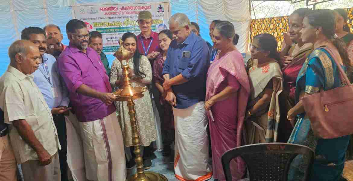 കടമ്പനാട്  ഈശ്വരന്‍ നായര്‍ സ്മാരക സര്‍ക്കാര്‍ വിഷവൈദ്യ ആശുപത്രി സ്ഥാപക ദിനാഘോഷം നിയമസഭ ഡെപ്യൂട്ടി സ്പീക്കര്‍ ചിറ്റയം ഗോപകുമാര്‍ ഉദ്ഘാടനം ചെയ്യുന്നു