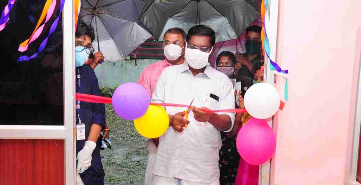 മലമ്പുഴയിലെ ആദിവാസി വനിതകളുടെ സംരംഭമായ ലക്ഷ്യ അപ്പാരൽ യൂണിറ്റ് കെ.വി വിജയദാസ് എംഎൽഎ ഉദ്ഘാടനം ചെയ്യുന്നു  