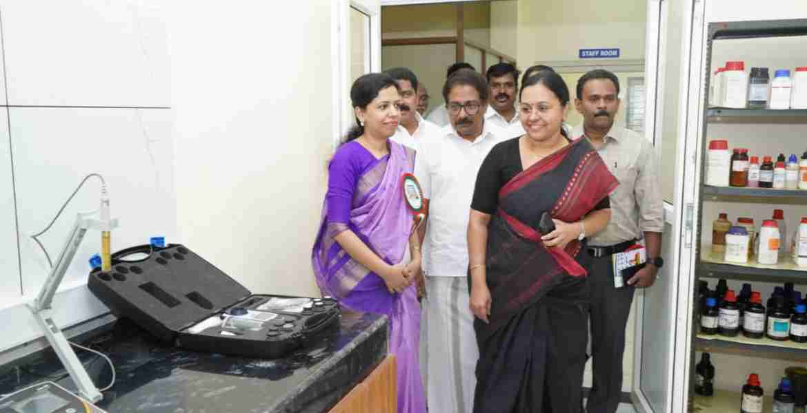 പത്തനംതിട്ട നഗരത്തില്‍ അണ്ണായിപാറയില്‍ ജില്ല ഭക്ഷ്യസുരക്ഷാ ലാബിന്റെ ഉദ്ഘാടനം ആരോഗ്യവകുപ്പ് മന്ത്രി വീണാ ജോര്‍ജ് 