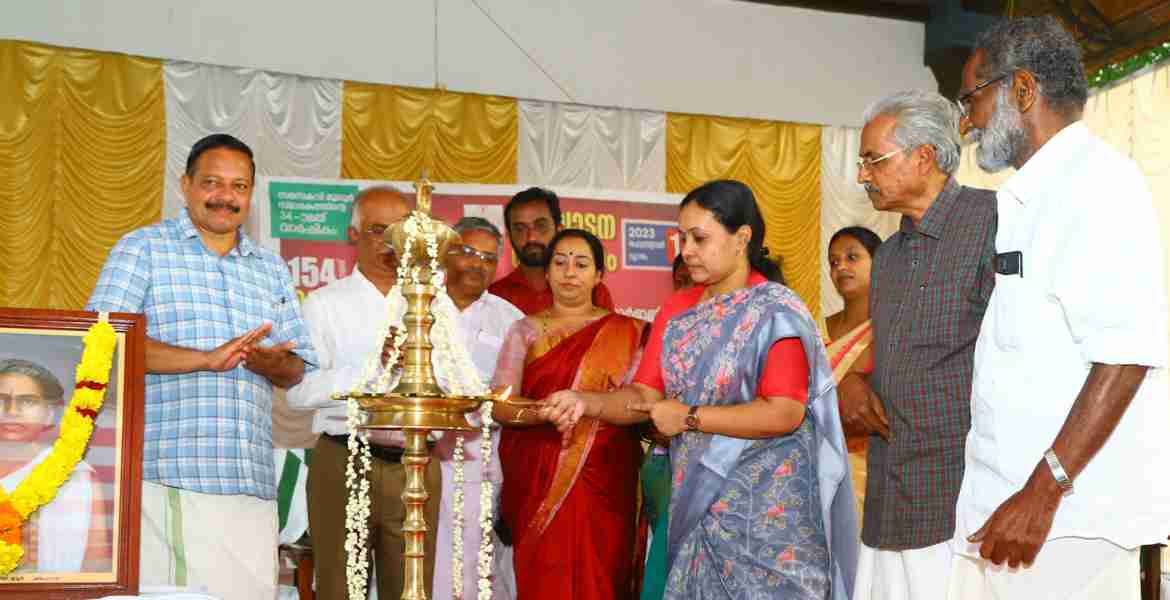 സരസകവി മൂലൂര്‍ എസ് പത്മനാഭപണിക്കരുടെ 154 -മത് ജയന്തി ആഘോഷവും ഇലവുംതിട്ട മൂലൂര്‍ സ്മാരകത്തിന്റെ 34 -മത് വാര്‍ഷികവും ആരോഗ്യമന്ത്രി വീണാ ജോര്‍ജ് ഉദ്ഘാടനം ചെയ്യുന്നു
