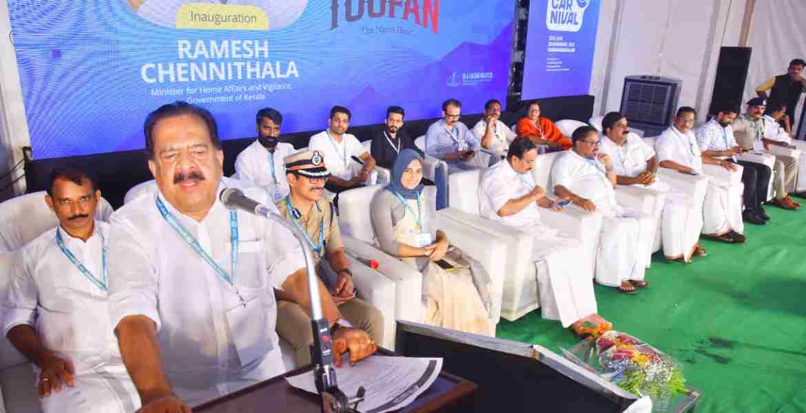 ഓപറേഷന്‍ തൂഫാന്‍ പദ്ധതിയുടെ ജില്ലയിലെ ഔദ്യോഗിക ഉദ്ഘാടനം കുന്ദമംഗലത്ത് മന്ത്രി രമേശ് ചെന്നിത്തല നിര്‍വഹിക്കുന്നു