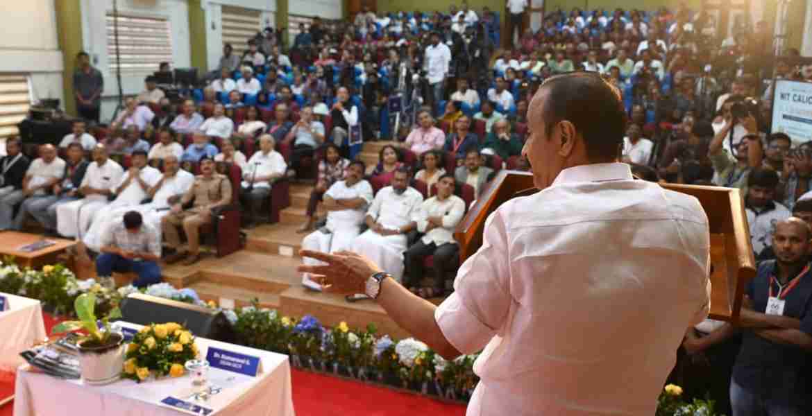 കോഴിക്കോട് എൻ.ഐ.ടി യുടെ 66-ാമത് സ്ഥാപക ദിനാഘോഷം  മുഖ്യമന്ത്രി വി. ഡി. സതീശൻ ഉദ്ഘാടനം ചെയ്യുന്നു.