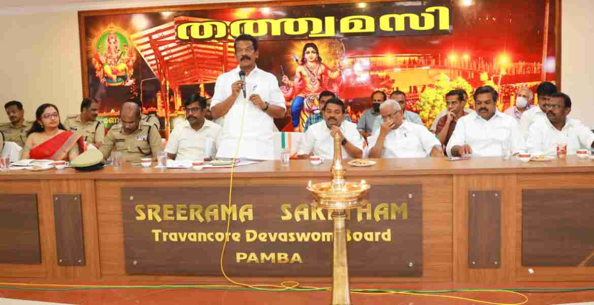 ശബരിമല മണ്ഡല മകരവിളക്ക് തീര്‍ഥാടനത്തിന്റെ വിജയത്തില്‍ നിര്‍ണായക പങ്കുവഹിച്ച വകുപ്പുകളെ ആദരിക്കുന്നതിന് പമ്പ ശ്രീരാമസാകേതം ഓഡിറ്റോറിയത്തില്‍ ചേര്‍ന്ന യോഗം ദേവസ്വം വകുപ്പ് മന്ത്രി കെ. രാധാകൃഷ്ണന്‍ ഉദ്ഘാടനം ചെയ്യുന്നു.