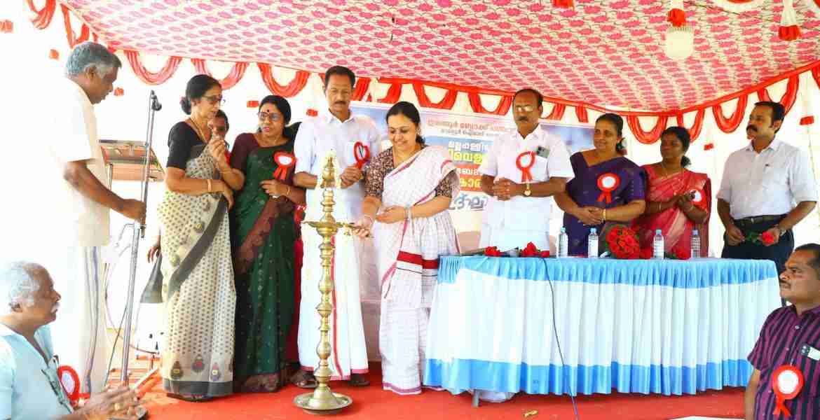 മല്ലപ്പള്ളി കോട്ട കുടിവെള്ള പദ്ധതി, അംബേദ്കര്‍ നഗര്‍ സാംസ്‌കാരിക നിലയം എന്നിവയുടെ ഉദ്ഘാടനം   പറയനാലി എന്‍എസ്എസ് കരയോഗ അങ്കണത്തില്‍ മന്ത്രി വീണാ ജോര്‍ജ് നിര്‍വഹിക്കുന്നു