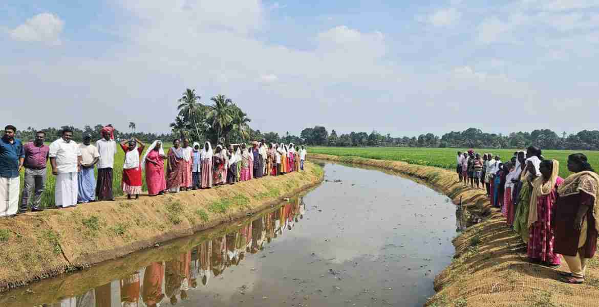 പെരിങ്ങര ഗ്രാമപഞ്ചായത്തിലെ 'ഇനി ഞാന്‍ ഒഴുകട്ടെ'  മൂന്നാംഘട്ട പ്രവര്‍ത്തനങ്ങളുടെ ഭാഗമായി ചാത്തങ്കേരി വളവനാരി തോട് ശുചീകരിക്കുന്നു