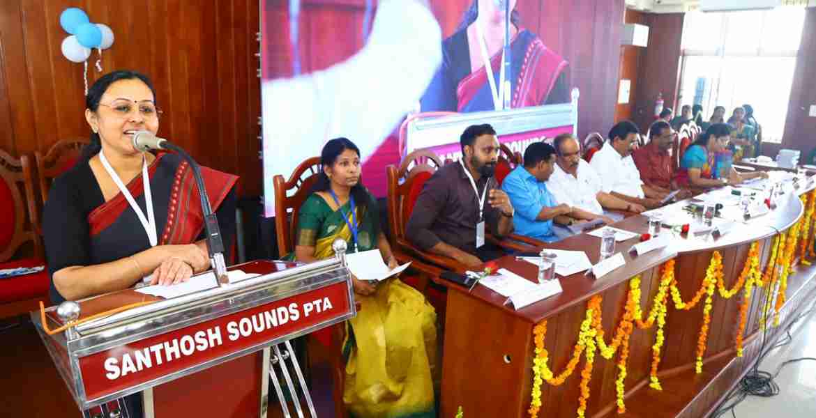 കലക്ടറേറ്റ് അങ്കണത്തില്‍ നിര്‍മിച്ച ജില്ലാ ആസൂത്രണ സമിതി സെക്രട്ടേറിയറ്റ് മന്ദിരം ആരോഗ്യ വകുപ്പ് മന്ത്രി വീണാ ജോര്‍ജ് ഉദ്ഘാടനം ചെയ്യുന്നു