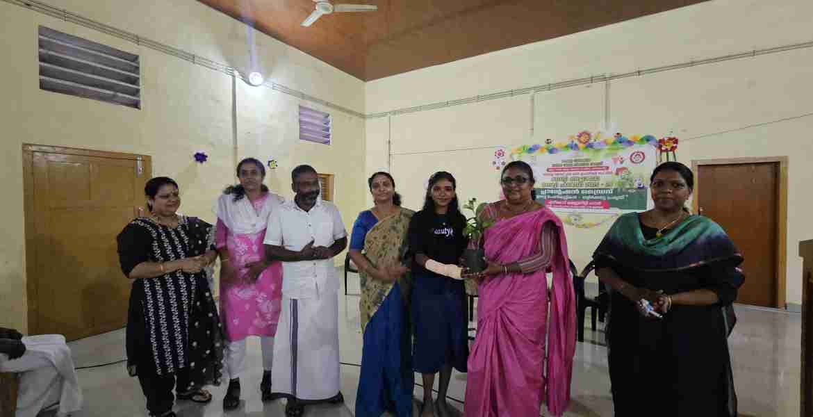 പ്ലാന്റേഷന്‍ ഡ്രൈവ് ഉദ്ഘാടനം എഴിക്കാട് കമ്മ്യൂണിറ്റി ഹാളില്‍ ആറന്മുള ഗ്രാമപഞ്ചായത്ത് പ്രസിഡന്റ് ഷീജ റ്റി ടോജി നിര്‍വഹിക്കുന്നു