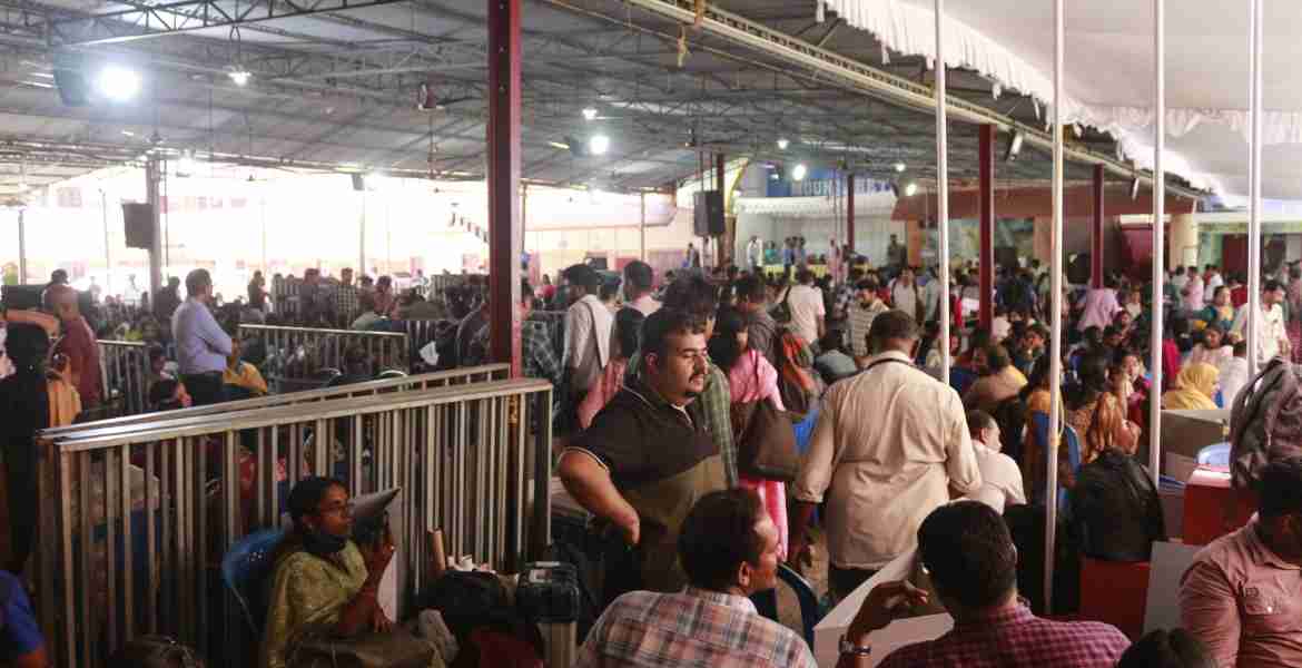 പോളിംഗ് സാമഗ്രികളുടെ വിതരണ കേന്ദ്രമായ മൈലപ്ര മൗണ്ട് ബഥനി ഇഎച്ച്എസ്എസിലെ ദൃശ്യം