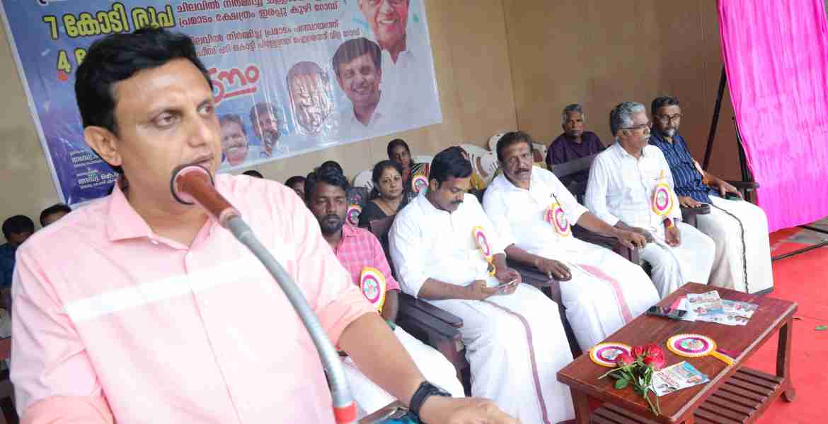 പ്രമാടം ഗ്രാമപഞ്ചായത്തിലെ വിവിധ റോഡുകളുടെ ഉദ്ഘാടനവും നിര്‍മാണോദ്ഘാടനവും പൂങ്കാവ് ജംഗ്ഷനില്‍ മന്ത്രി മുഹമ്മദ് റിയാസ് നിര്‍വഹിക്കുന്നു