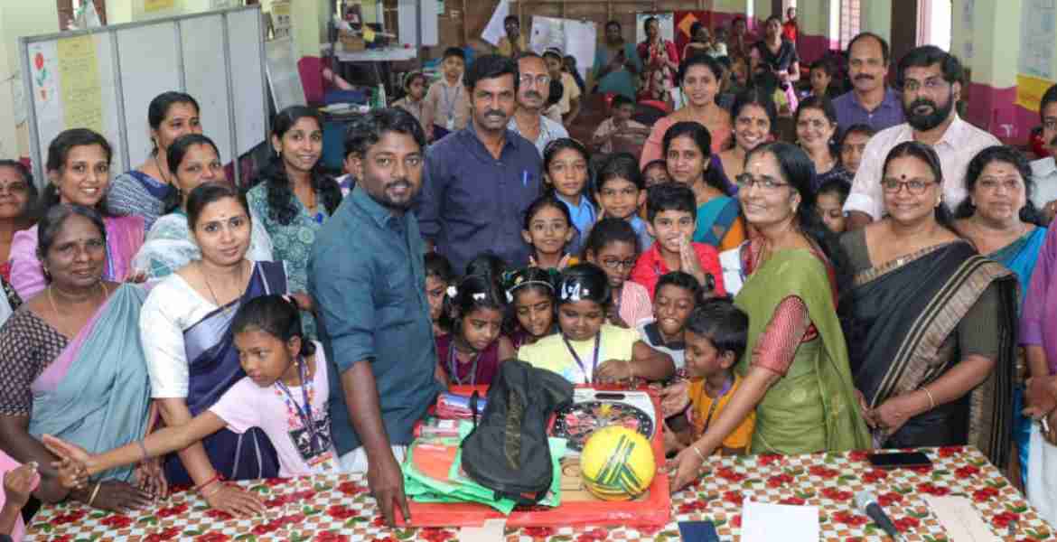 കായിക ഉപകരണങ്ങളുടെ വിതരാണോദ്ഘാടനം പ്രമാടം പഞ്ചായത്ത് പ്രസിഡന്റ് എന്‍. നവനീത് നിര്‍വഹിക്കുന്നു