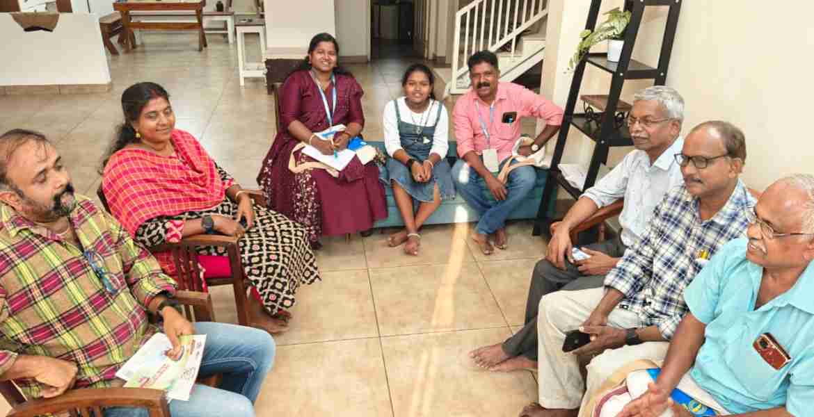 സിറ്റിസണ്‍ റെസ്പോണ്‍സ് പ്രോഗ്രാമിന്റെ ഭാഗമായി  ഉദ്യോഗസ്ഥരും സന്നദ്ധപ്രവര്‍ത്തകരും സിനിമാതാരം പ്രശാന്ത് അലക്സാണ്ടറിന്റെ ഭവനം സന്ദര്‍ശിക്കുന്നു