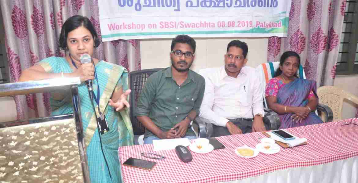 ശുചിത്വ പക്ഷാചരണത്തോടനുബന്ധിച്ച് നെഹ്‌റു യുവകേന്ദ്രയുടെ ആഭിമുഖ്യത്തില്‍ സംഘടിപ്പിച്ച ശുചിത്വ ശില്‍പശാല ജില്ലാ ഇന്‍ഫര്‍മേഷന്‍ ഓഫീസര്‍ പ്രീയ കെ ഉണ്ണികൃഷ്ണന്‍ ഉദ്ഘാടനം ചെയ്യുന്നു