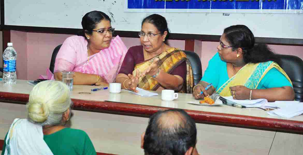 കലക്ട്രേറ്റ് കോണ്‍ഫറന്‍സ് ഹാളില്‍ വനിതാ കമ്മീഷന്‍ അധ്യക്ഷ എം.സി ജോസഫൈന്റെ നേതൃത്വത്തില്‍ നടന്ന മെഗാ അദാലത്ത്