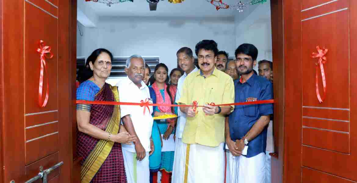  മരുതറോഡ് ഗ്രാമപഞ്ചായത്ത് ഐ.എസ്.ഒ പ്രഖ്യാപനവും നവീകരിച്ച മീറ്റിംഗ് ഹാള്‍ ഉദ്ഘാടനവും പി. കെ. ശശി എം.എല്‍.എ നിര്‍വഹിക്കുന്നു.