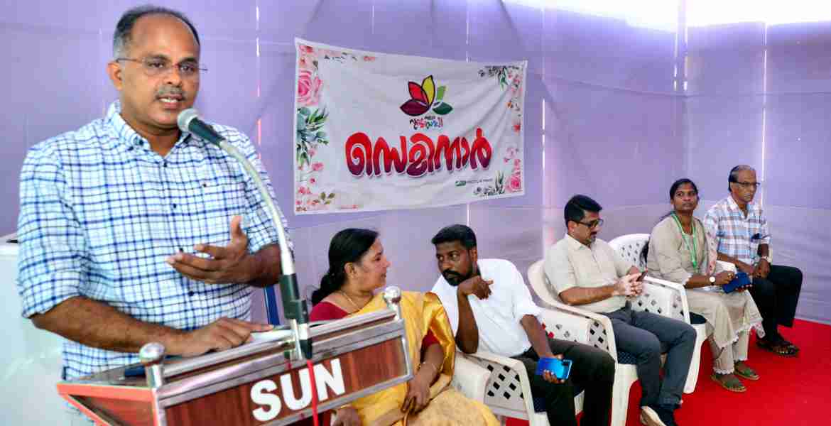 കണ്ണൂര്‍ പുഷ്പോത്സവത്തിന്റെ ഭാഗമായി പുഷ്പകൃഷി- പരിചരണവും സംരക്ഷണവും എന്ന വിഷയത്തില്‍ നടത്തിയ സെമിനാര്‍ കെ വി സുമേഷ് എം എല്‍ എ ഉദ്ഘാടനം ചെയ്യുന്നു