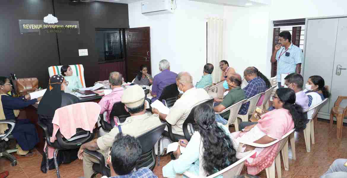 പരുമല പെരുനാള്‍ തീര്‍ഥാടന മുന്നൊരുക്കങ്ങള്‍ വിലയിരുത്താന്‍ തിരുവല്ല റവന്യൂ ഡിവിഷണല്‍ ഓഫീസില്‍ സബ്കളക്ടര്‍ ശ്വേത നാഗര്‍കോട്ടിയുടെ അധ്യക്ഷതയില്‍ യോഗം ചേര്‍ന്നപ്പോള്‍