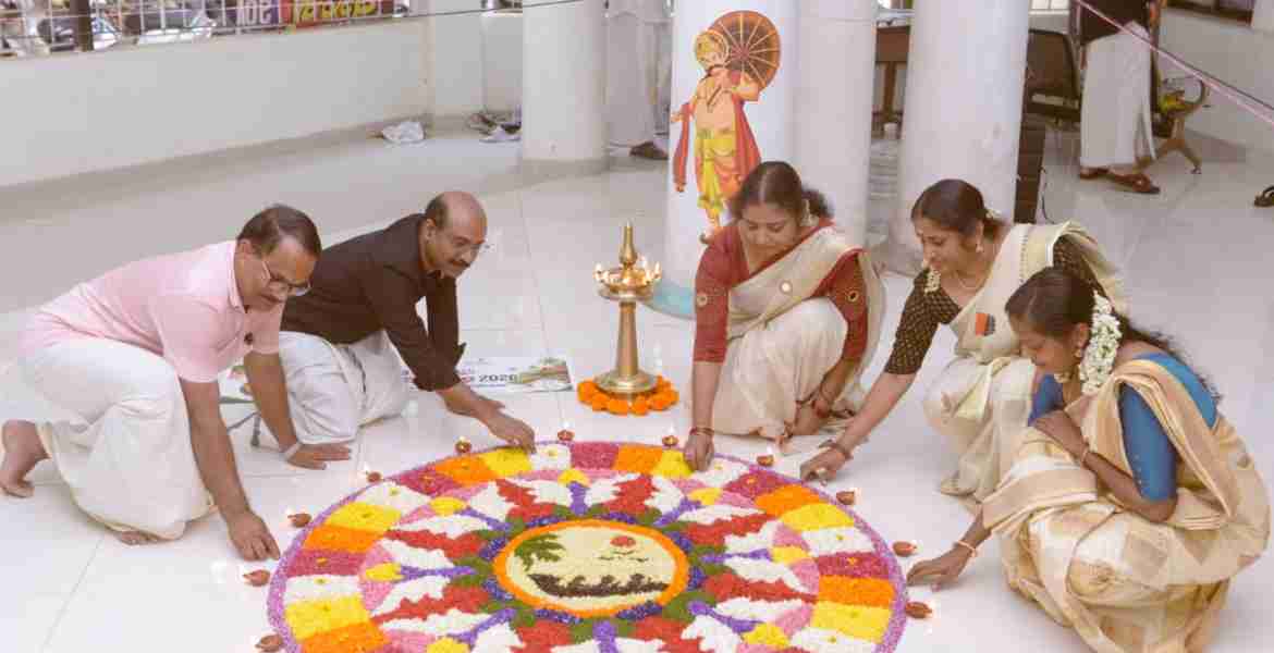 തദ്ദേശ പൂക്കള മത്സരം 2026 ന്റെ ഭാഗമായി കോഴിക്കോട് ജില്ലാ പഞ്ചായത്തിൽ ഒരുക്കിയ പൂക്കളം