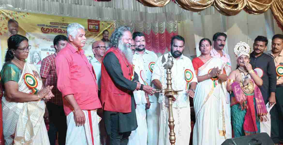 പൈതൃക ഫെസ്റ്റ് 2025  ഉദ്ഘാടനം മഠത്തുംമൂഴി ഇടത്താവളത്തില്‍ കാര്‍ട്ടൂണിസ്റ്റ് ഡോ. ജിതേഷ്ജി നിര്‍വഹിക്കുന്നു