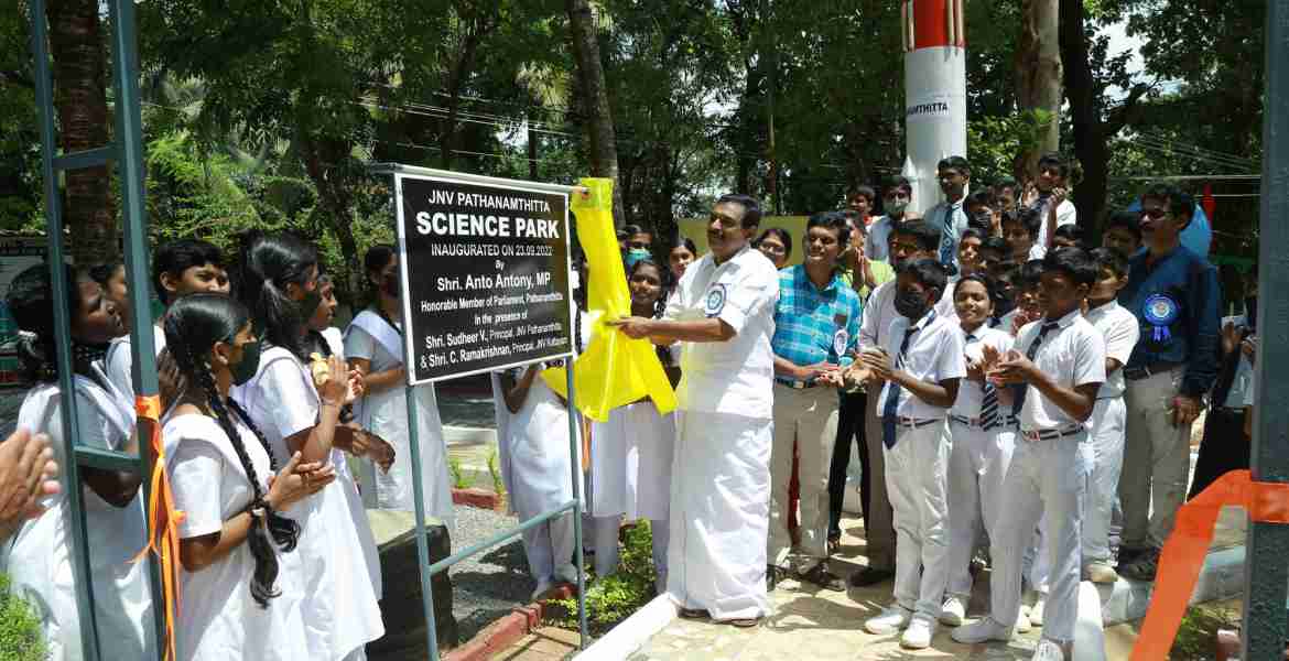 വെച്ചൂച്ചിറ ജവഹര്‍ നവോദയ വിദ്യാലയത്തിലെ സയന്‍സ് പാര്‍ക്ക് ഉദ്ഘാടനം ആന്റോ ആന്റണി എംപി നിര്‍വഹിക്കുന്നു