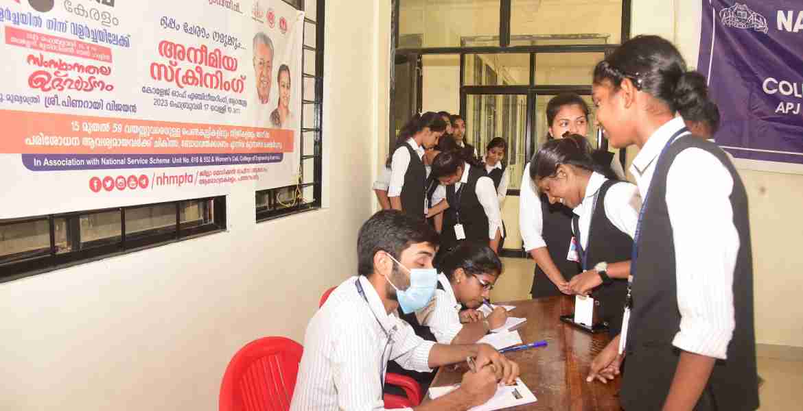 സംസ്ഥാന ആരോഗ്യവകുപ്പിന്റെ നേതൃത്വത്തില്‍ നടപ്പാക്കുന്ന വിവ (വിളര്‍ച്ചയില്‍ നിന്ന് വളര്‍ച്ചയിലേക്ക്) കേരളം അനീമിയ ക്യാമ്പയിന്‍ ഉദ്ഘാടനത്തിന് മുന്നോടിയായി   ആറന്മുള കോളജ് ഓഫ് എന്‍ജിനീയറിങ്ങില്‍ വിദ്യാര്‍ഥിനികള്‍ക്കായി സംഘടിപ്പിച്ച ഹീമോ ഗ്ലോബിന്‍ സ്‌ക്രീനിംഗ്.