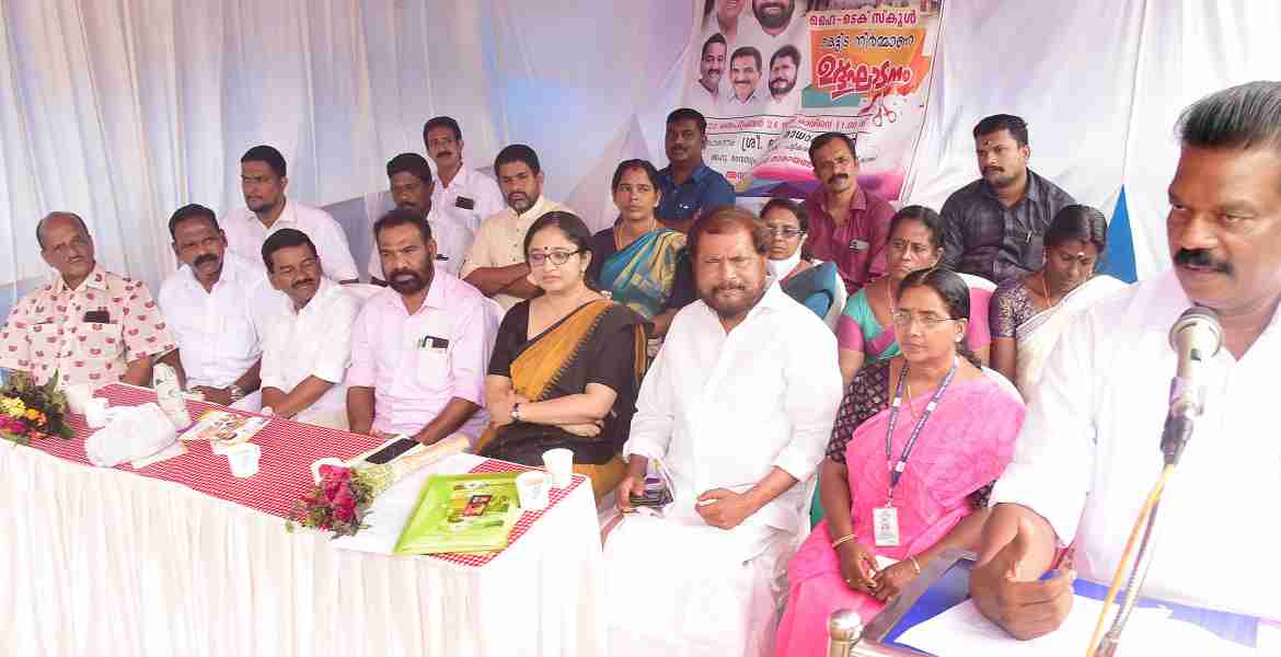   അട്ടത്തോട് ഗവ. ട്രൈബല്‍ എല്‍.പി. സ്‌കൂളിന്റെ ഹൈടെക് കെട്ടിടത്തിന്റെ നിര്‍മാണോദ്ഘാടനം നിലയ്ക്കലില്‍ നിര്‍വഹിച്ച്  ദേവസ്വം, പട്ടികജാതി-പട്ടികവര്‍ഗ ക്ഷേമ വകുപ്പ് മന്ത്രി കെ. രാധാകൃഷ്ണന്‍ സംസാരിക്കുന്നു