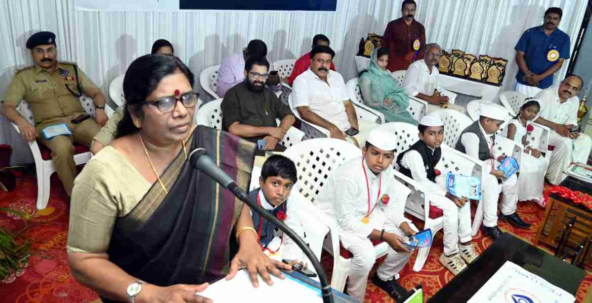 ശിശുദിനാഘോഷം ജില്ലയില്‍ വിപുലമായി ആഘോഷിച്ചു പുരോഗമനചിന്തയും യുക്തി ബോധവുമുള്ള പുതുതലമുറയെ വാര്‍ത്തെടുക്കണം : മന്ത്രി ജെ ചിഞ്ചുറാണി