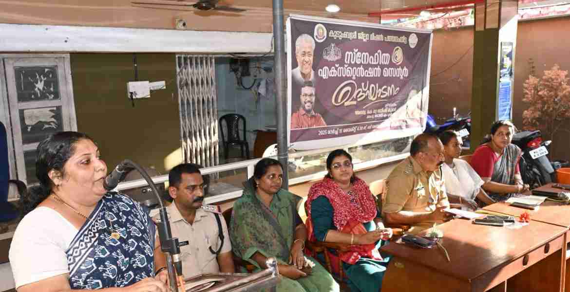 സ്നേഹിത എക്സ്റ്റന്‍ഷന്‍ കൗണ്ടറിന്റെ ഉദ്ഘാടനം കോന്നിയില്‍ ഗ്രാമപഞ്ചായത്ത് പ്രസിഡന്റ് ആനി സാബു തോമസ് നിര്‍വഹിക്കുന്നു