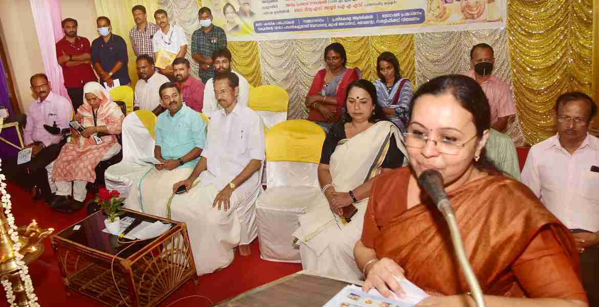പത്തനംതിട്ട മാക്കാംകുന്ന് സെന്റ് സ്റ്റീഫന്‍സ് ചര്‍ച്ച് ഓഡിറ്റോറിയത്തില്‍ ജില്ലാ സാമൂഹ്യ നീതി ഓഫീസിന്റെ ആഭിമുഖ്യത്തില്‍ സംഘടിപ്പിച്ച ലോക ഭിന്നശേഷി ദിനാഘോഷത്തിന്റെ പൊതുസമ്മേളനം ഉദ്ഘാടനം ആരോഗ്യ, വനിത ശിശു വികസന വകുപ്പ് മന്ത്രി വീണാ ജോര്‍ജ് നിര്‍വഹിക്കുന്നു