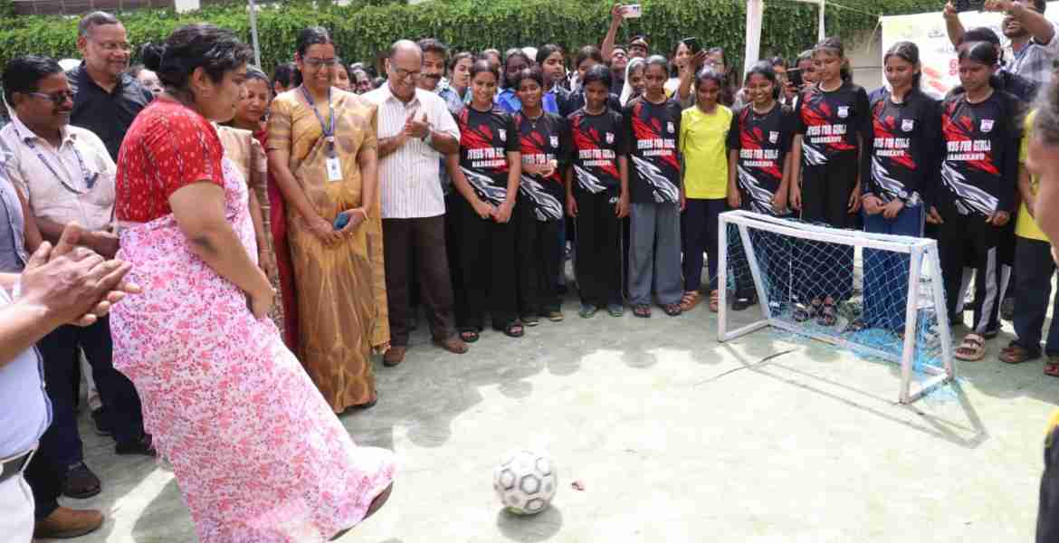 'ഷൂട്ടൗട്ട് ഷിഗെല്ല' ക്യാമ്പയിന്റെ ജില്ലാതല ഉദ്ഘാടനം നടക്കാവ് ഗവ. ഗേള്‍സ് ഹയര്‍സെക്കന്‍ഡറി സ്‌കൂളില്‍ ജില്ലാ കലക്ടര്‍ എം എസ് മാധവിക്കുട്ടി നിര്‍വഹിക്കുന്നു