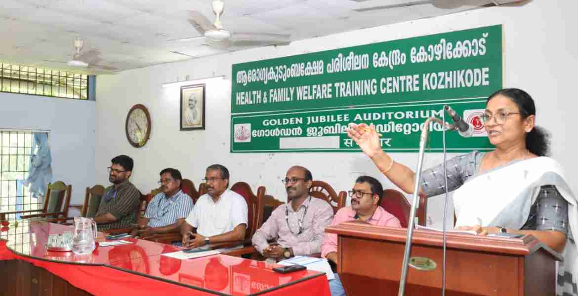 ക്ഷയരോഗമുക്ത പഞ്ചായത്ത് പുരസ്‌കാര വിതരണ ചടങ്ങ് ജില്ലാ പഞ്ചായത്ത് പ്രസിഡന്റ് മില്ലി മോഹന്‍ കൊട്ടാരത്തില്‍ ഉദ്ഘാടനം ചെയ്യുന്നു