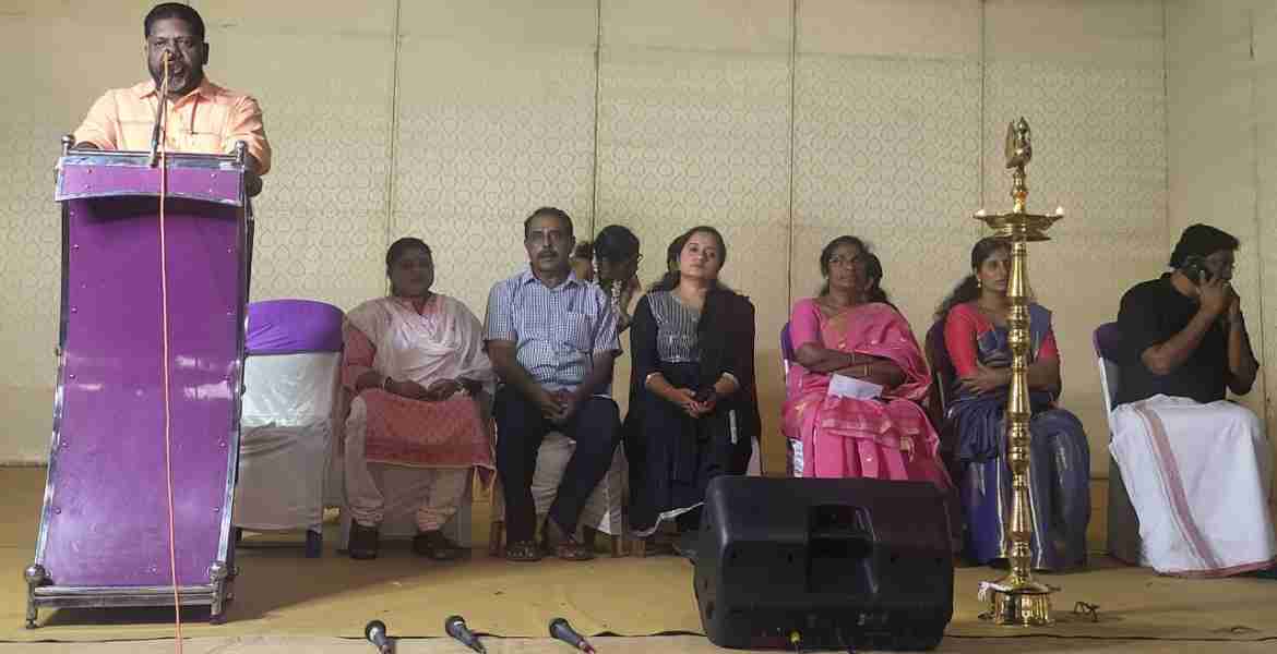 ജില്ലാതല ഓണാഘോഷ പരിപാടിയുടെ ഭാഗമായി നടത്തിയ തിരുവാതിരകളി മത്സരം പന്തളത്ത് ഉദ്ഘാടനം ചെയ്ത് ഡെപ്യൂട്ടി സ്പീക്കര്‍ ചിറ്റയം ഗോപകുമാര്‍ സംസാരിക്കുന്നു