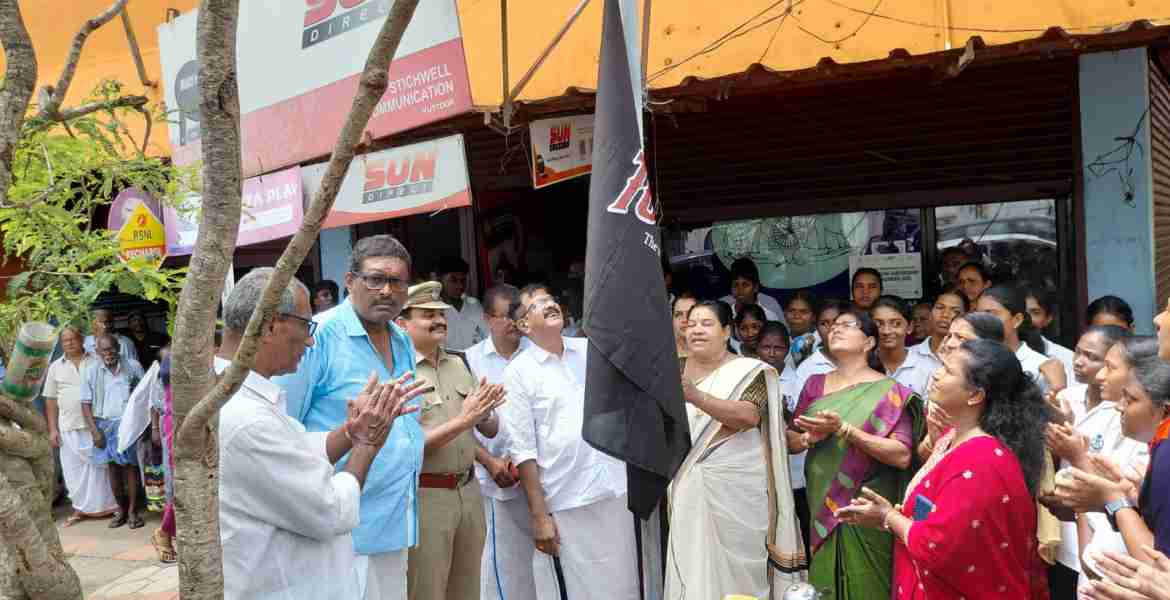 കുറ്റൂര്‍ ഗ്രാമപഞ്ചായത്തിന്റെ നേതൃത്വത്തില്‍ നടന്ന തൂഫാന്‍ 2.0 ലഹരി വിരുദ്ധ ബോധവല്‍ക്കരണ പരിപാടി പ്രസിഡന്റ് പ്രസന്ന സതീഷ് ഉദ്ഘാടനം ചെയ്യുന്നു