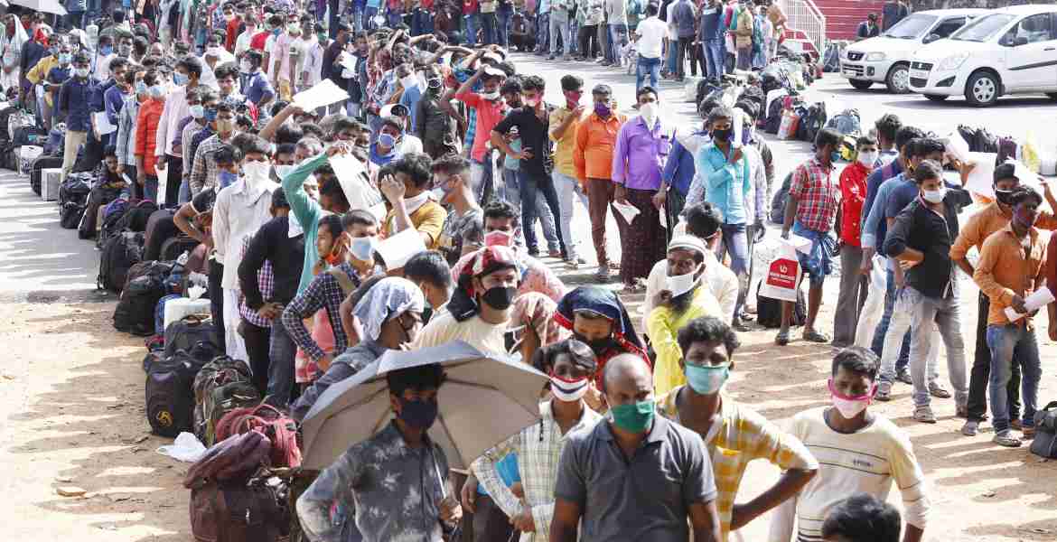 തൊടുപുഴ താലൂക്കില്‍ നിന്ന്  ബംഗാളിലേക്കുള്ള ട്രെയിന്‍ ടിക്കറ്റ് ടോക്കല്‍ വാങ്ങാനെത്തിയവര്‍