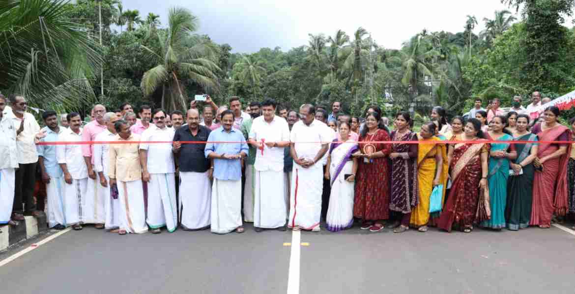 പയ്യന്നൂർ വടവന്തൂർ പാലം പൊതുമരാമത്ത് വകുപ്പ് മന്ത്രി പി എ മുഹമ്മദ് റിയാസ് ഉദ്ഘാടനം ചെയ്യുന്നു