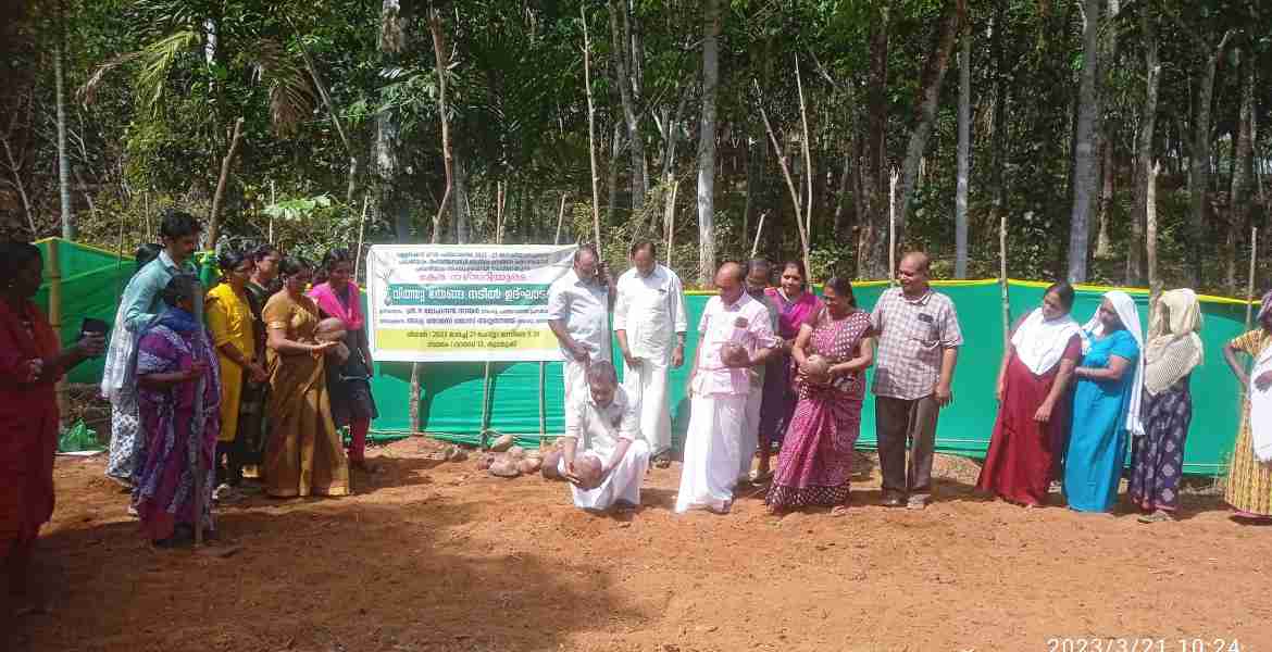 ഫോട്ടോ അടിക്കുറുപ്പ് - വള്ളിക്കോട് - വളളിക്കോട് ഗ്രാമപഞ്ചായത്ത്  2022-23 ജനകീയാസൂത്രണം പദ്ധതിയില്‍ ഉള്‍പ്പെടുത്തി കൃഷി ഭവന്‍ എംജിഎന്‍ആര്‍ഇജിഎസ് സംയുക്ത പദ്ധതിയായ തെങ്ങിന്‍തൈ നേഴ്‌സറിയുടെ ഉദ്ഘാടനം വളളിക്കോട് ഗ്രാമപഞ്ചായത്ത് പ്രസിഡന്റ് ആര്‍ മോഹനന്‍ നായര്‍ നിര്‍വഹിക്കുന്നു.    
