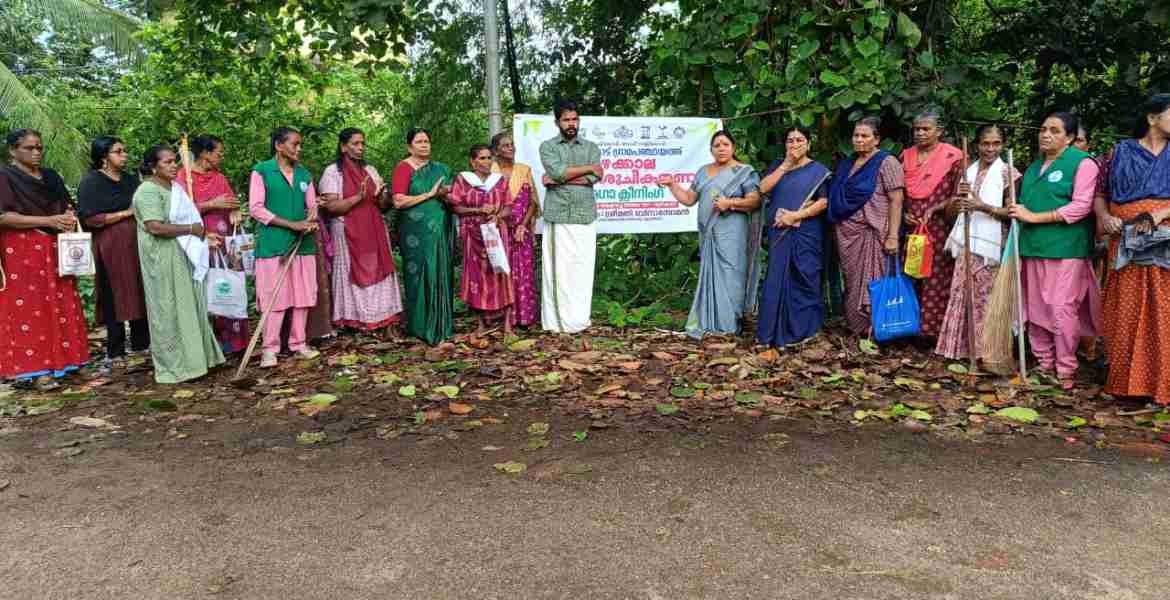 വള്ളിക്കോട് ഗ്രാമപഞ്ചായത്തില്‍ നടന്ന മഴക്കാലപൂര്‍വ ശുചീകരണം