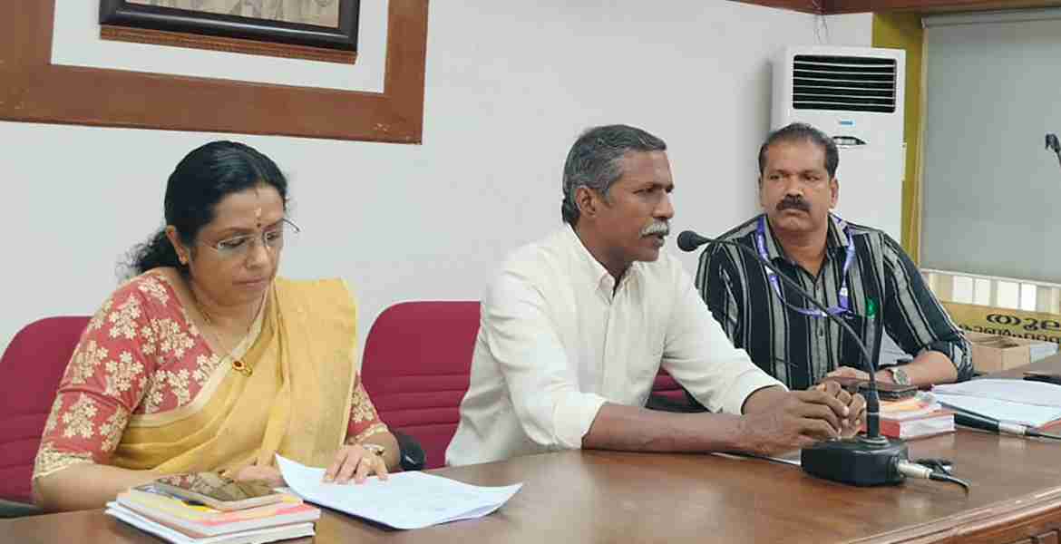 പൊതുവിതരണ ഉപഭോക്തൃ കാര്യ ജില്ലാതല വിജിലൻസ് കമ്മറ്റി യോഗത്തിൽ ആർ.ഡി.ഒ. നിജു കുര്യൻ സംസാരിക്കുന്നു