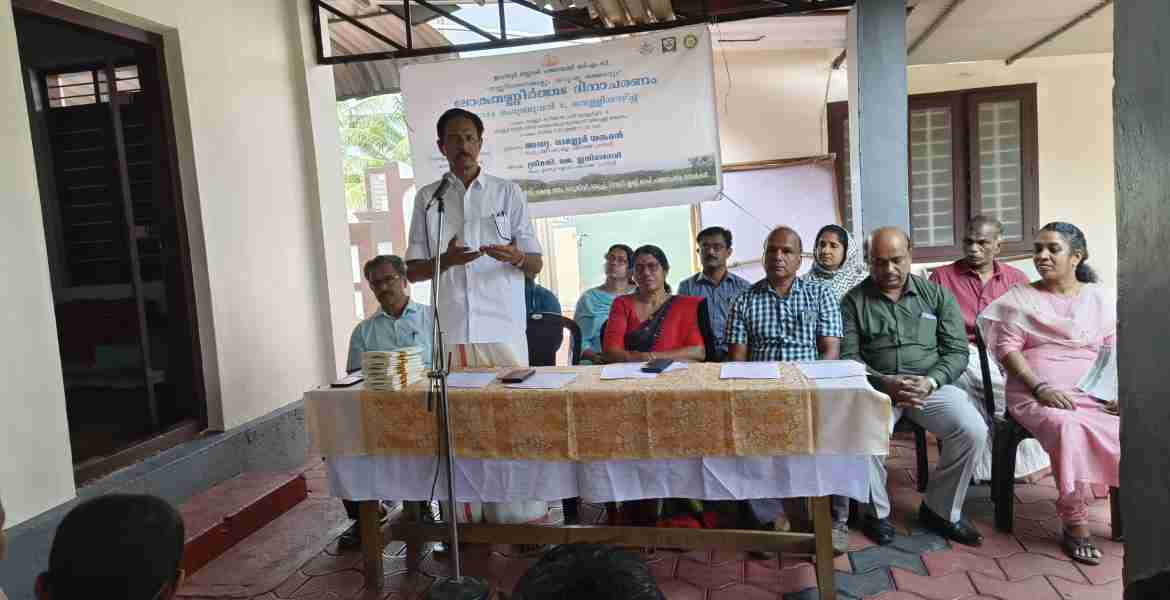 ലോകതണ്ണീര്‍ത്തട ദിനാചരണപ്രവര്‍ത്തനങ്ങളുടെ ഉദ്ഘാടനം ജില്ലാ പഞ്ചായത്ത് പ്രസിഡന്റും ജില്ലാ പഞ്ചായത്ത് ബി.എം.സി. ചെയര്‍മാനുമായ അഡ്വ.ഓമല്ലൂര്‍ ശങ്കരന്‍ ഓമല്ലൂര്‍ സെന്റ്പീറ്റേഴ്സ് യാക്കോബായ സുറിയാനി വലിയപള്ളി അങ്കണത്തില്‍ നിര്‍വഹിക്കുന്നു.