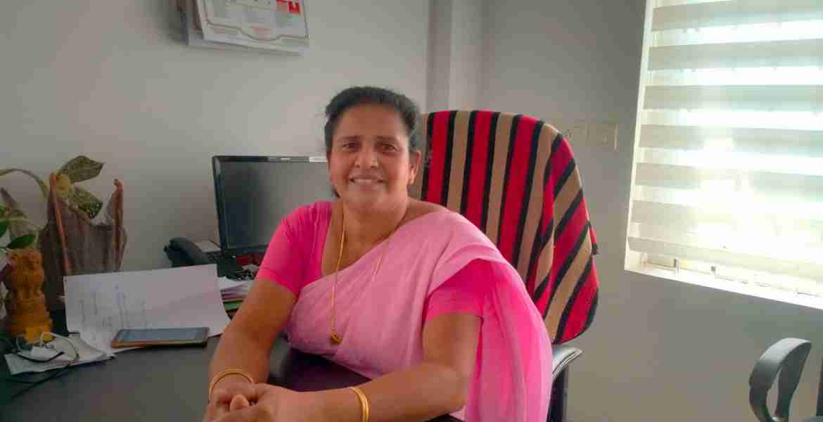 മഞ്ഞപ്ര ഗ്രാമപഞ്ചായത്ത് പ്രസിഡന്റ് അല്‍ഫോന്‍സ ഷാജന്‍ 