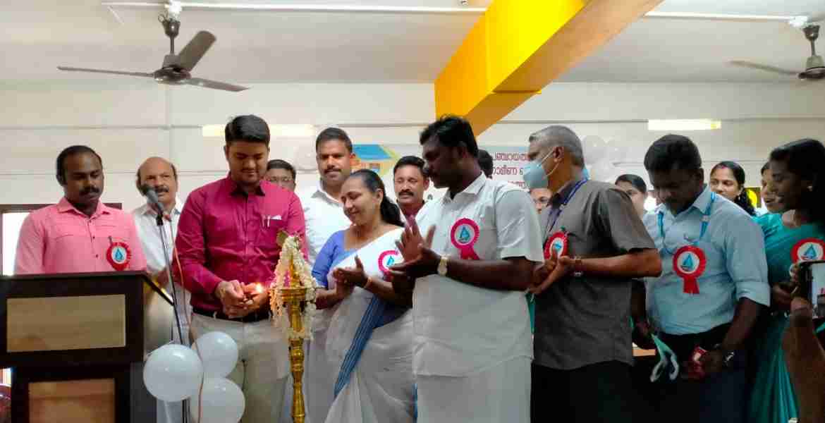 തൊഴിലുറപ്പ് പദ്ധതി വഴി നടപ്പിലാക്കുന്ന "അയ്യമ്പുഴക്കൊരു ജീവധാര " പദ്ധതിയുടെ ഉദ്ഘാടനം ജില്ലാ കളക്ടർ ജാഫർ മാലിക് നിർവഹിക്കുന്നു.