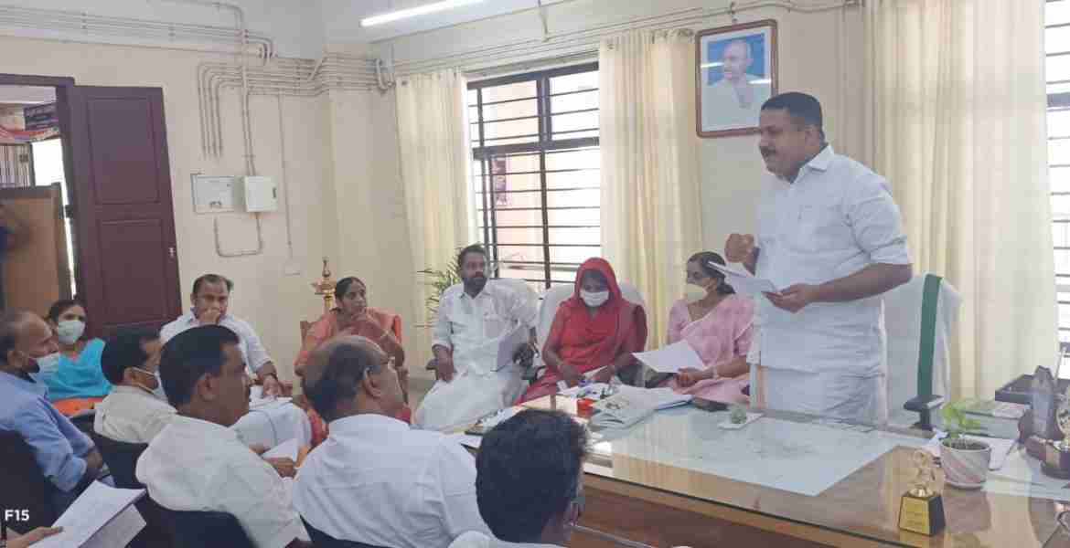 കോതമംഗലം താലൂക്കിലെ പട്ടയ വിതരണവുമായി ബന്ധപ്പെട്ട് ചേര്‍ന്ന ലാന്‍ഡ് അസൈന്‍മെന്റ് കമ്മിറ്റിയില്‍ ആന്റണി ജോണ്‍ എം.എല്‍.എ സംസാരിക്കുന്നു