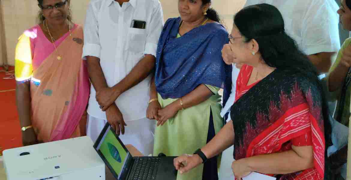 കുട്ടമ്പുഴ പഞ്ചായത്ത് ടൂറിസം വെബ്‌സൈറ്റിന്റെ ഉദ്ഘാടനം നവകേരളം കര്‍മ്മ പദ്ധതി സംസ്ഥാന കോ ഓഡിനേറ്റര്‍ ഡോ. ടി.എന്‍. സീമ നിര്‍വഹിക്കുന്നു