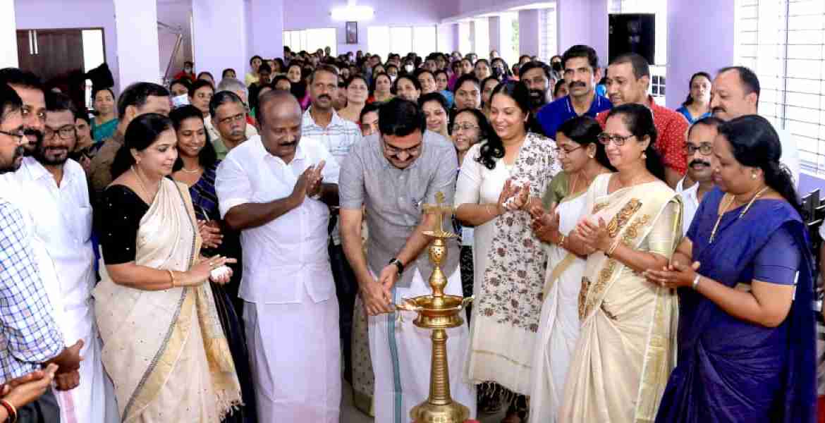 അധ്യാപക ദിനാഘോഷം ജില്ലാതല ഉദ്ഘാടനം എറണാകുളത്ത് കൊച്ചി മേയർ എം. അനിൽകുമാർ ഉദ്ഘാടനം ചെയ്യുന്നു