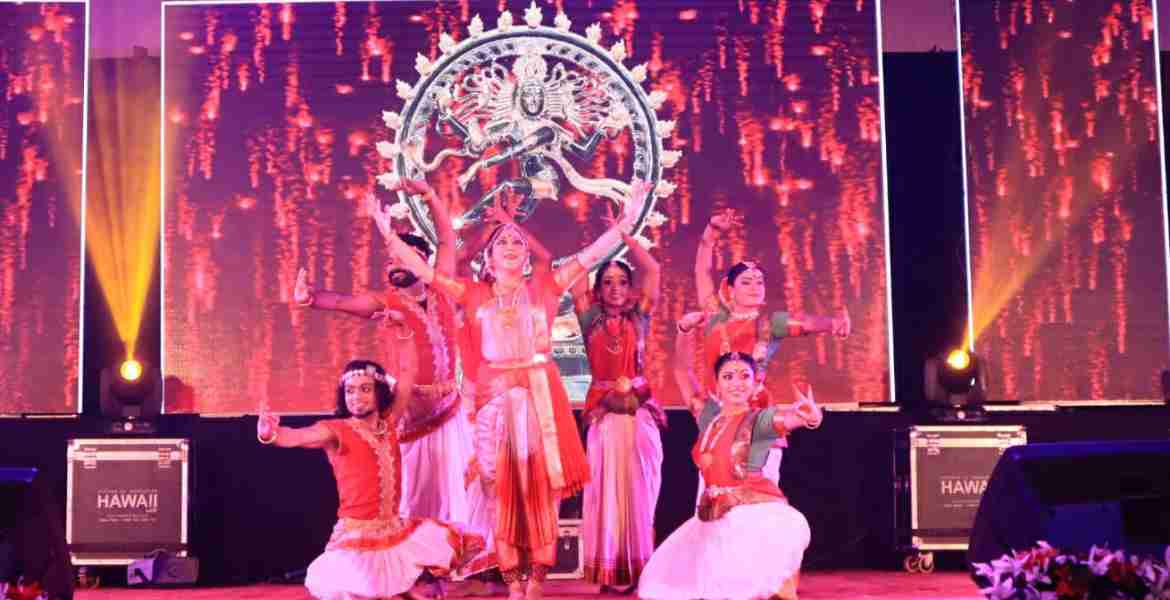 ലക്ഷ്മി ഗോപാലസ്വാമിയും സംഘവും അവതരിപ്പിച്ച നൃത്തനൃത്യങ്ങൾ