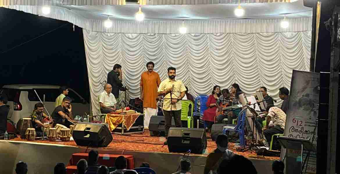 ചിത്രം : ലാവണ്യം 2022  ഓണാഘോഷത്തോടനുബന്ധിച്ച് അരീക്കൽ വെള്ളച്ചാട്ടത്തിന് സമീപം ദേവരാജ ഗാനസന്ധ്യ സംഘടിപ്പിച്ചപ്പോൾ